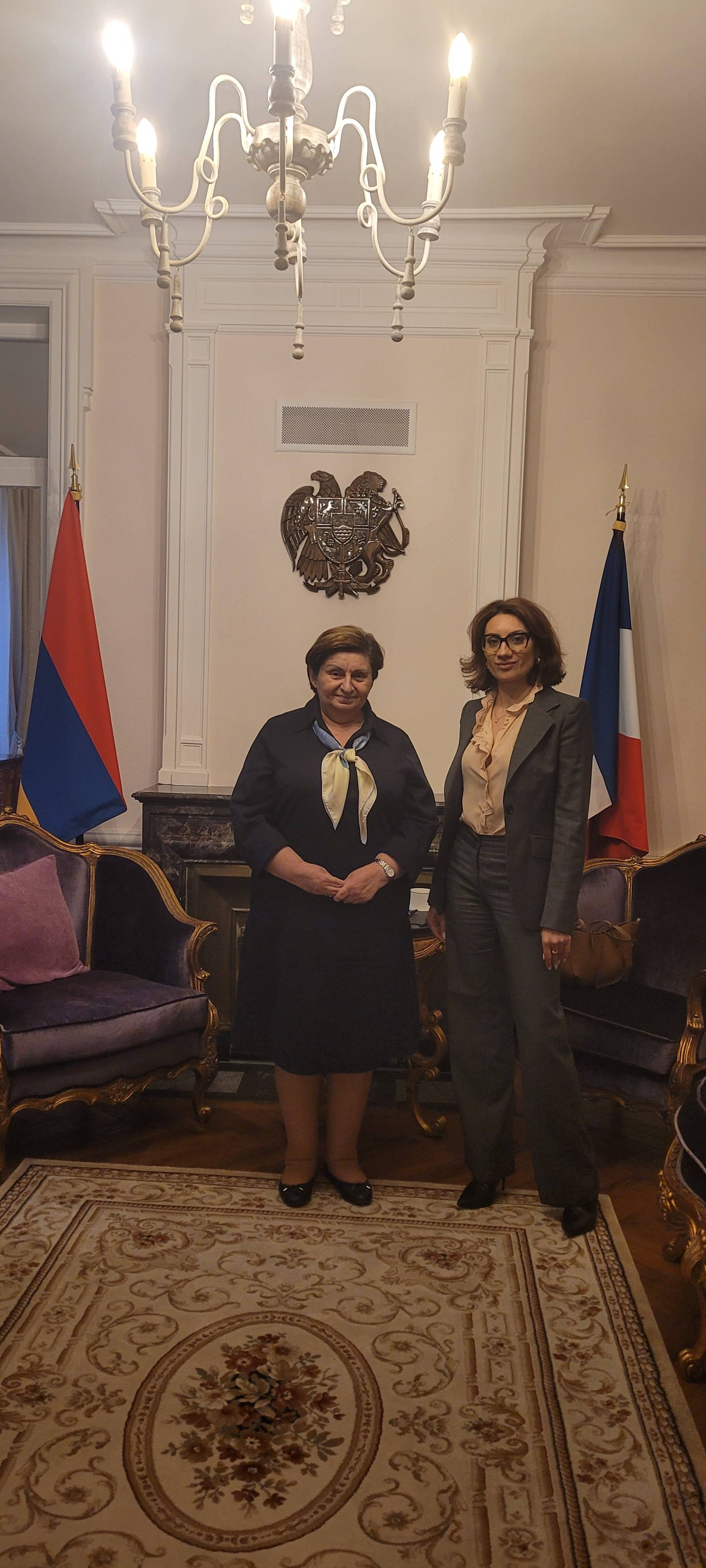 Լիոնում Հայաստանի գլխավոր հյուպատոսն ընդունել է Անի Խաչատուրյանին