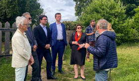 La consule g&eacute;n&eacute;rale a visit&eacute; Centre de Ressources de Botanique Appliqu&eacute;e de Charly