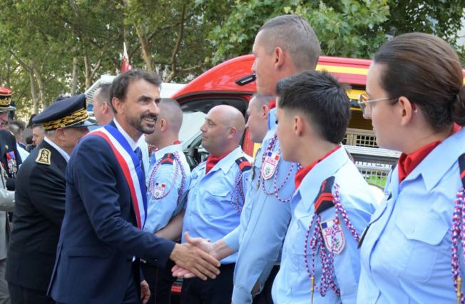 C&eacute;r&eacute;monie officielle d&eacute;di&eacute;e &agrave; la F&ecirc;te nationale de France &agrave; la place Bellecour &agrave; Lyon